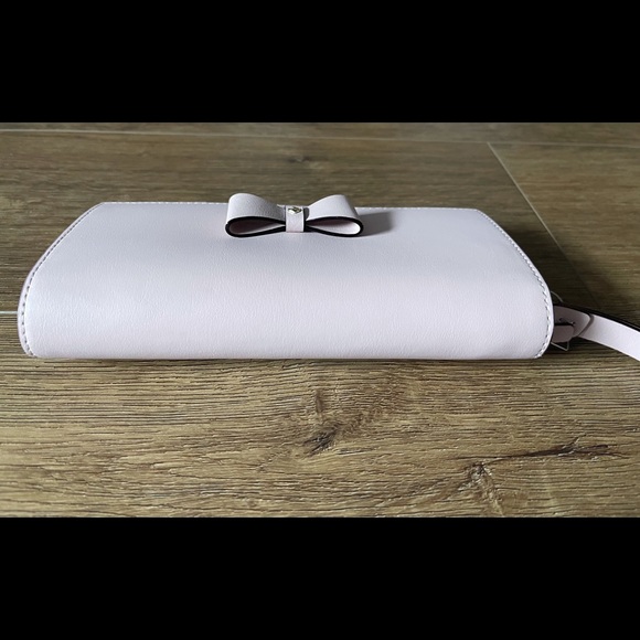 KATE SPADE-NWT Lilac Leather Wristlet